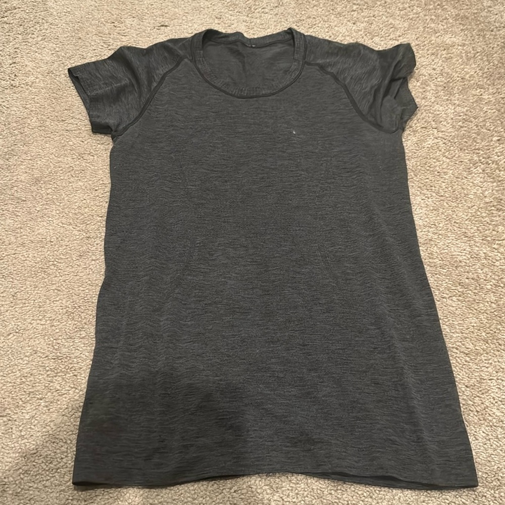 Size 4 or 6 Lululemon grey tshirt